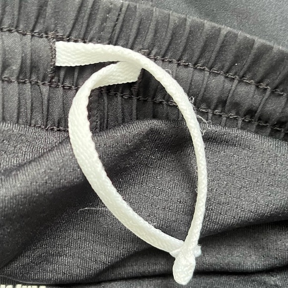 UNDER ARMOUR YOUTH Girls Running Shorts Black Reflective Trim Size YMD - Picture 6 of 9